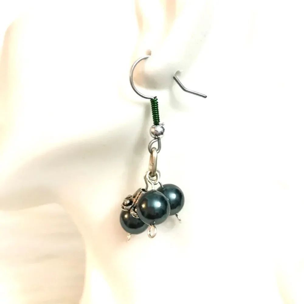 Green beaded earrings  - Picture 3 of 3
